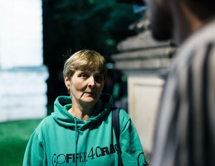 kevin moore photographer captures bette sim at night helping the homeless