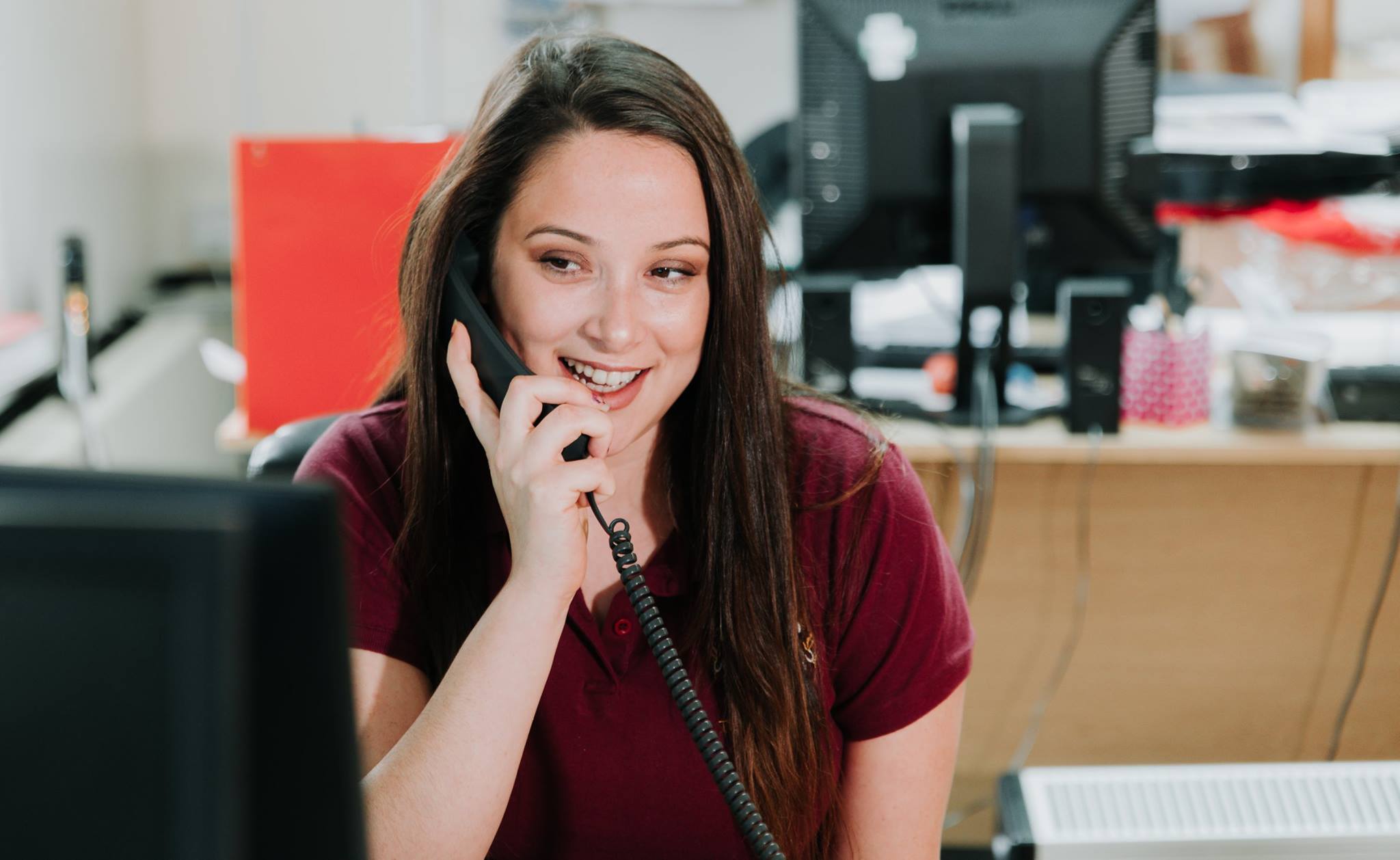 Woman talking to a customer on the phone.