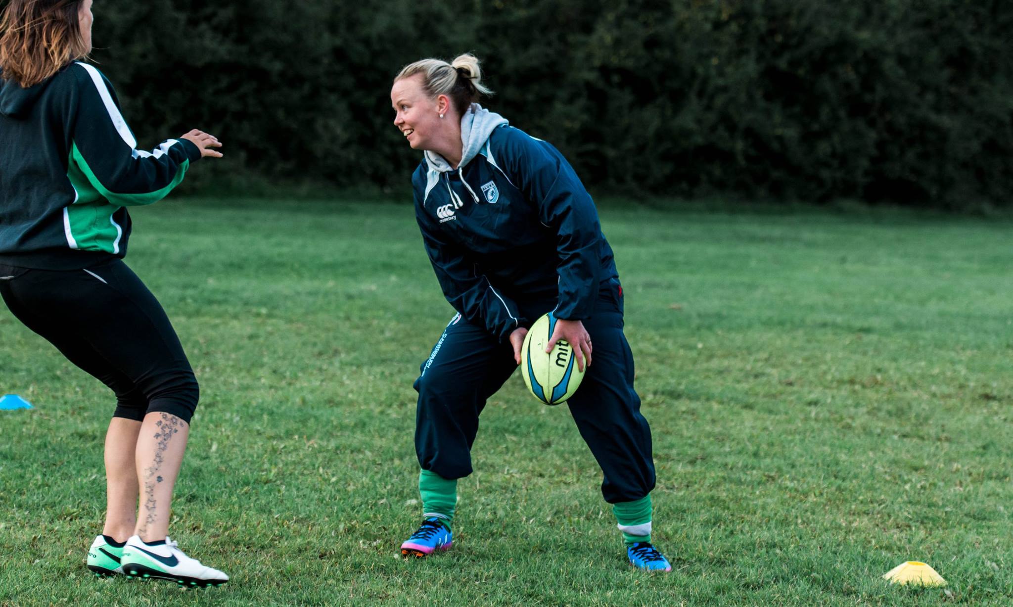 kevin moore photographer captures team members of the barry ladies rfc