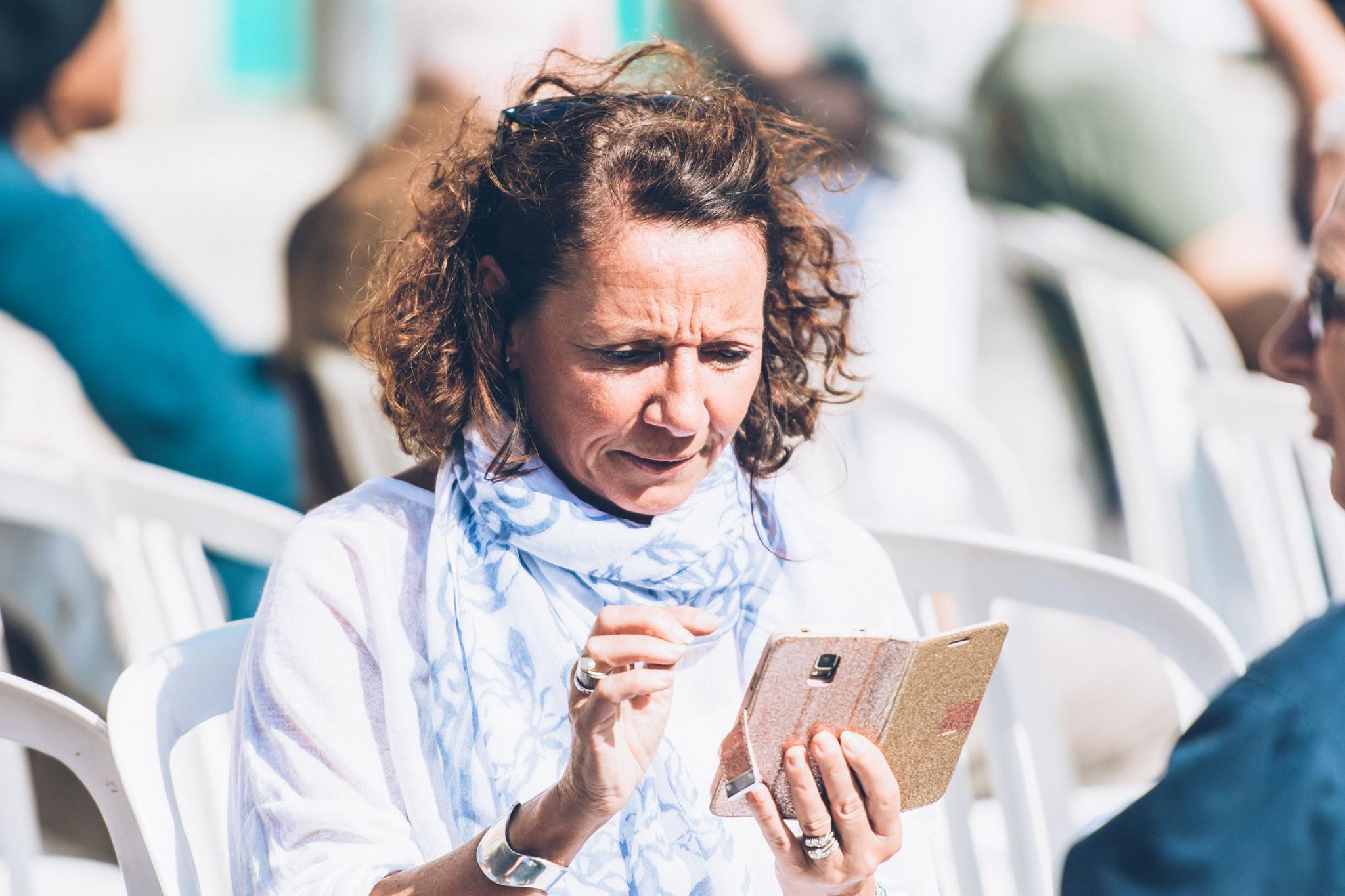 Lady fiddling on the phone.